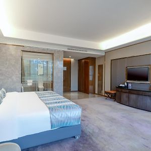 Executive Queen Room